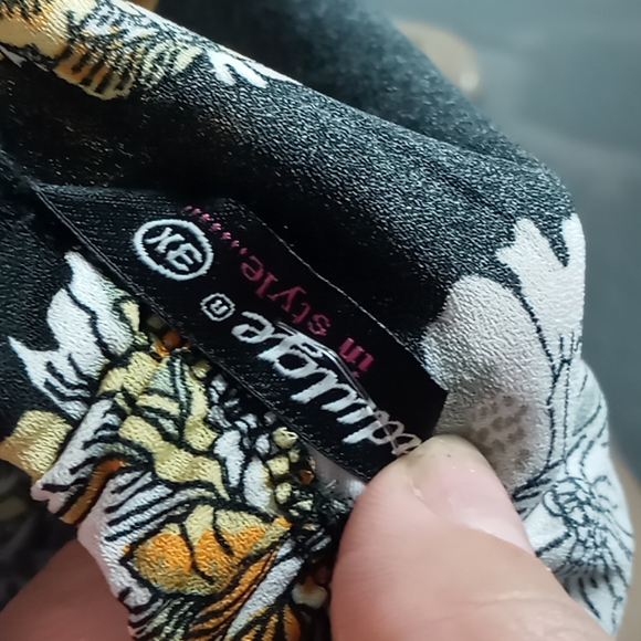 Indulge Floral off shoulder Blouse - Picture 9 of 13